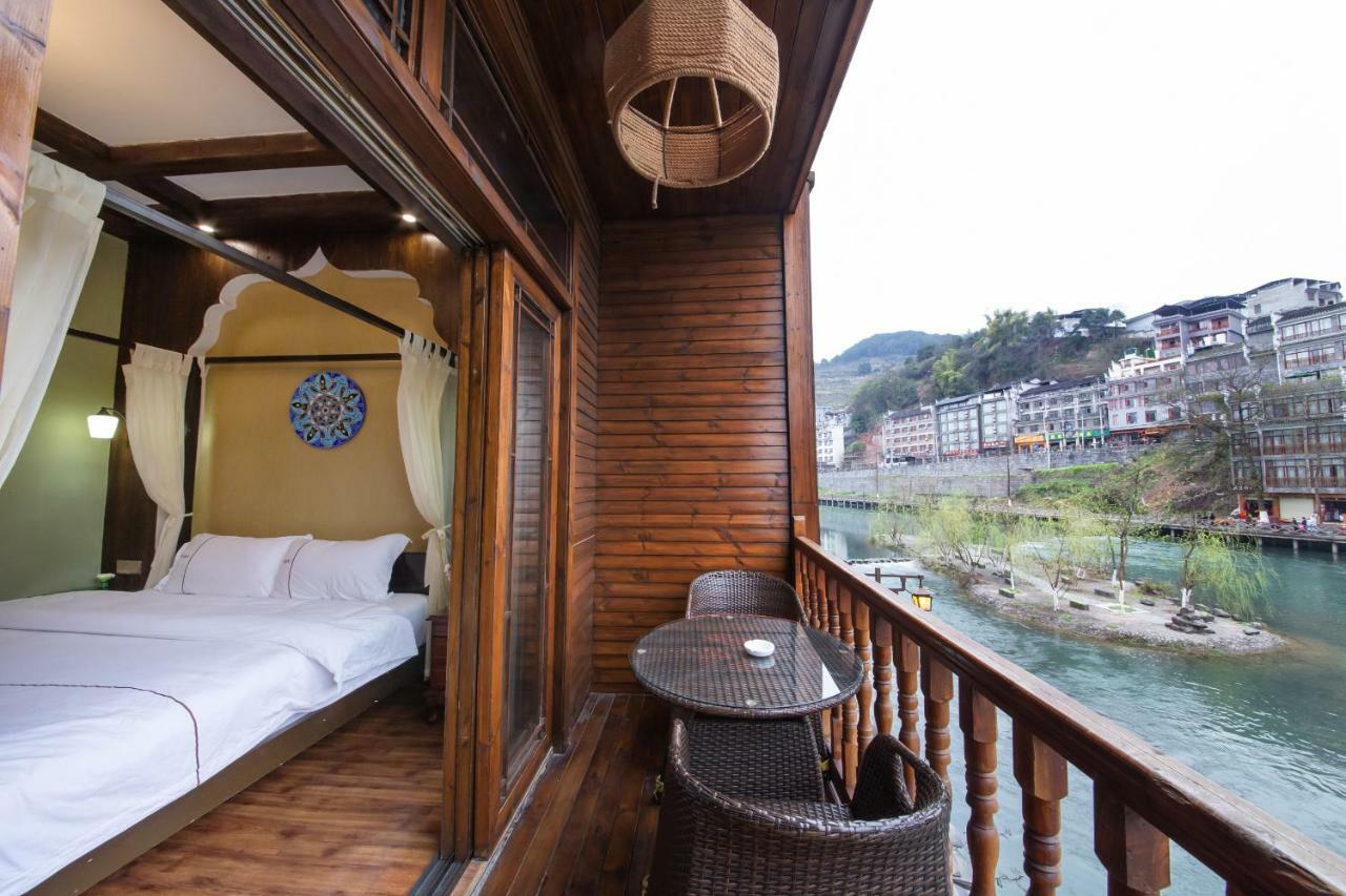 Flower Time Inn Fenghuang Esterno foto