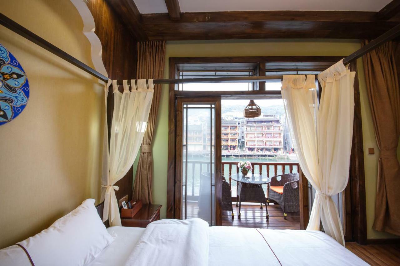 Flower Time Inn Fenghuang Esterno foto