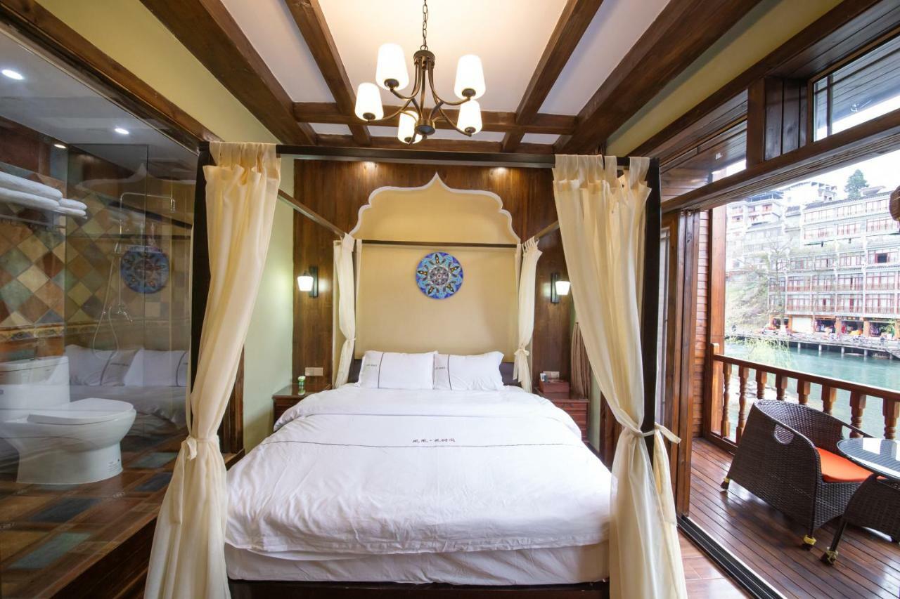 Flower Time Inn Fenghuang Esterno foto