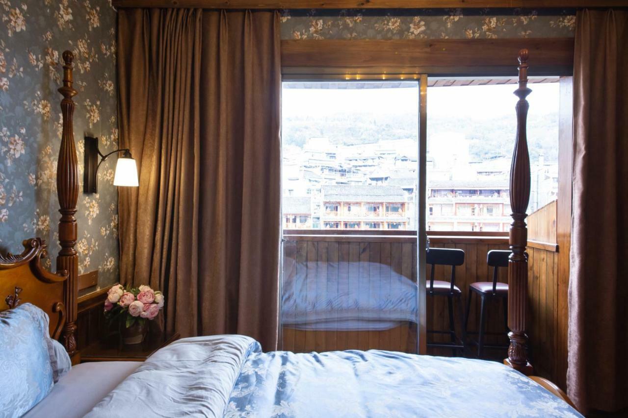 Flower Time Inn Fenghuang Esterno foto