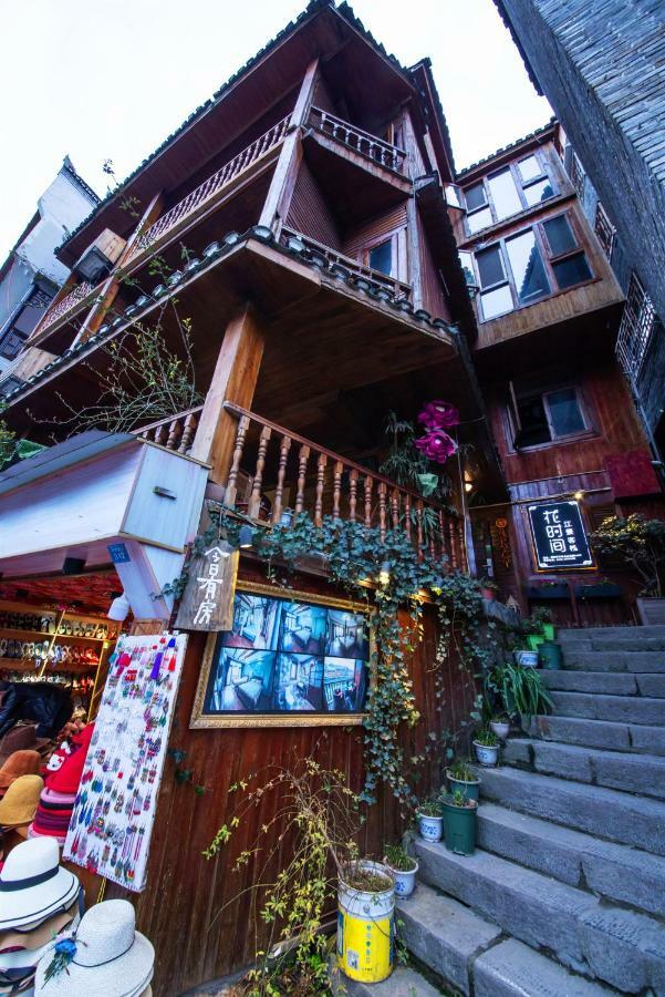 Flower Time Inn Fenghuang Esterno foto