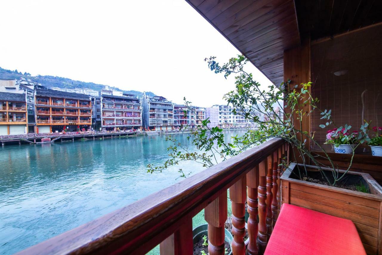 Flower Time Inn Fenghuang Esterno foto